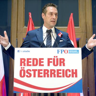 Die Bilder zu Straches Fahnen-Tritt