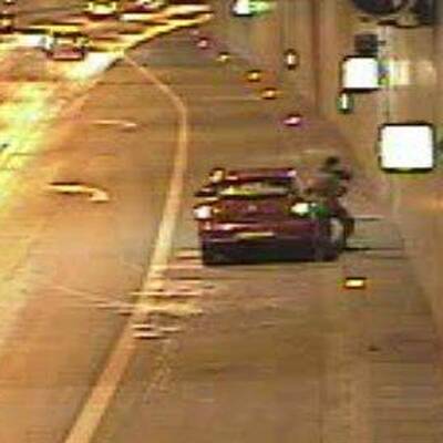 Teenager trank Schluck Benzin und spuckte Feuer