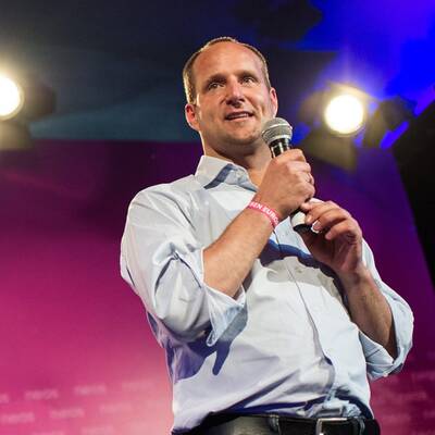 NEOS-Spitzenkandidaten Angelika Mlinar bei der Stimmabgabe in Wien.