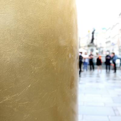 Säule spuckt Euromünzen