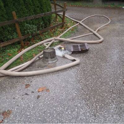 Pumparbeiten der Feuerwehr