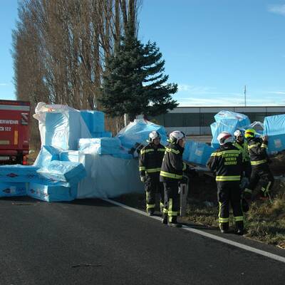 Orkan Felix riss Blechdach in Neunkirchen weg