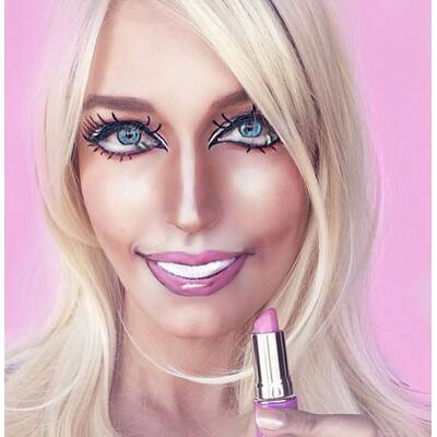 So krass verwandelt sich Make-Up-Artist Rebecca Swift