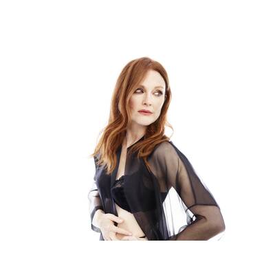 Julianne Moore modelt für Triumph