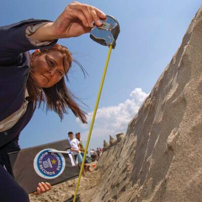 Weltgrößte Sandburg auf Rügen errichtet