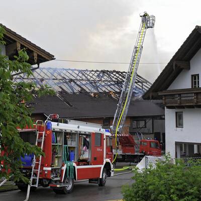 Blitzschlag: Brand auf Anwesen in Tarsdorf