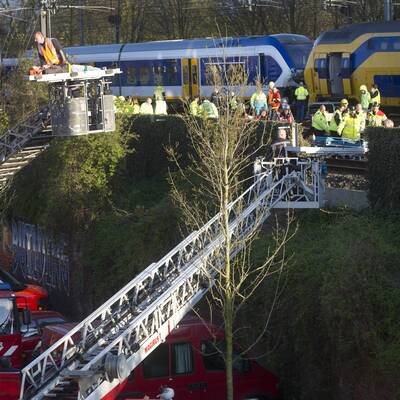 Zug-Zusammenstoß in Amsterdam: Bis zu 125 Verletzte