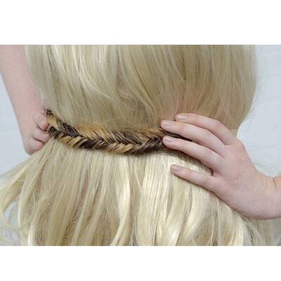 Model Nina Arkley trug das Kleid von Friseurin Jodie Breeds 