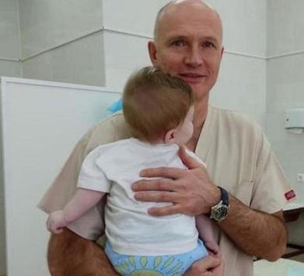 Baby mit 3 Beinen und 2 Penissen geboren