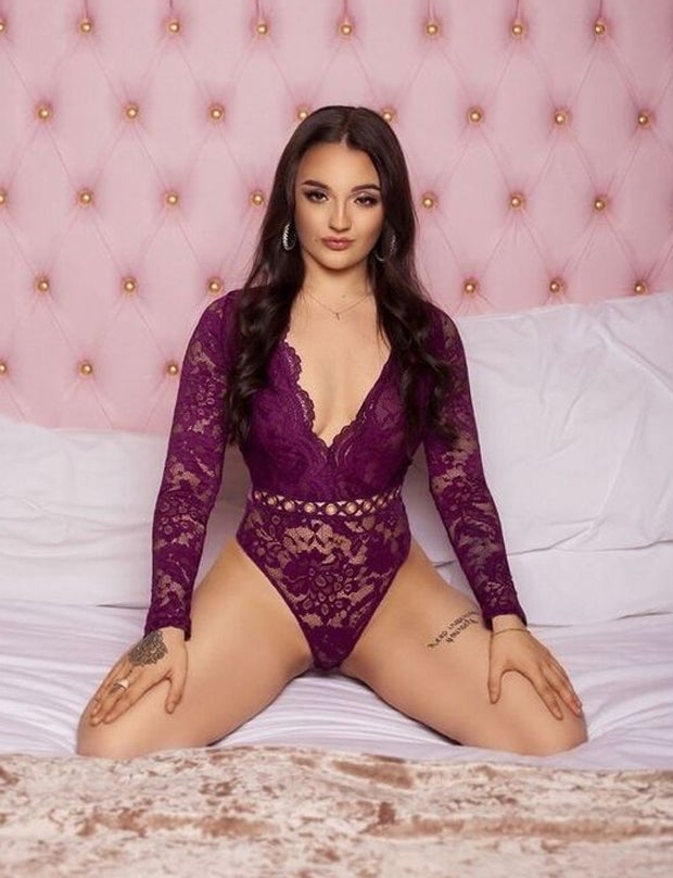 Sie arbeitet als Nacktmodel - doch ihre Familie denkt, sie sei Grafikerin