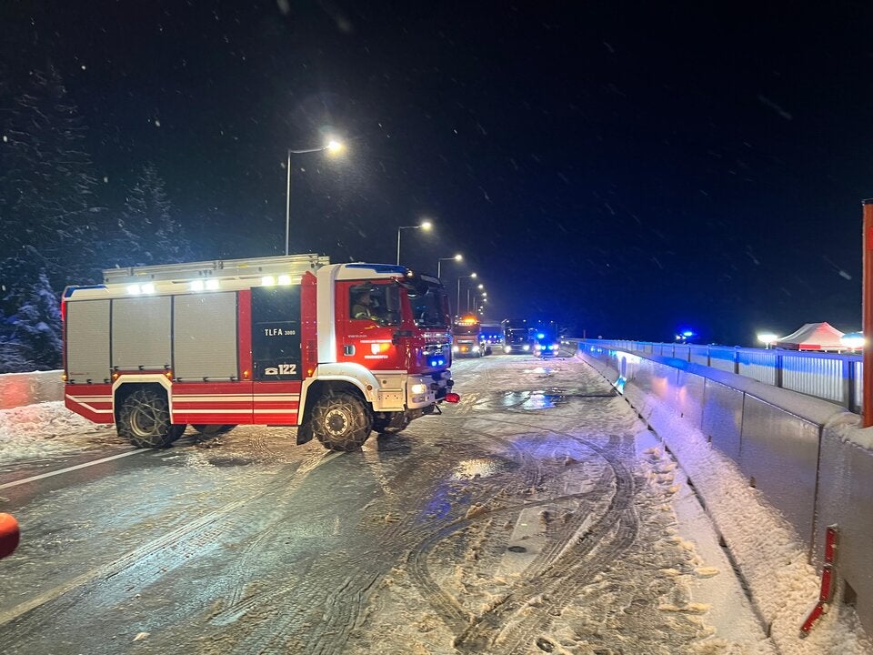 Brandherd ausgebrochen: Autobahn A10 gesperrt