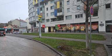 Toter auf Gehsteig Fultonstraße