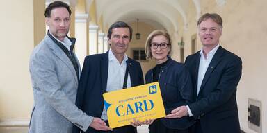 Klemens W&ouml;gerer &ndash; Gesch&auml;ftsf&uuml;hrer Nieder&ouml;sterreich-CARD, Reinhard Karl - stv. Generaldirektor der Raiffeisenlandesbank Nieder&ouml;sterreich-Wien, Landeshauptfrau Johanna Mikl-Leitner, Michael Duscher &ndash; Gesch&auml;ftsf&uuml;hrer Nieder&ouml;sterreich Werbung&nbsp;&nbsp;