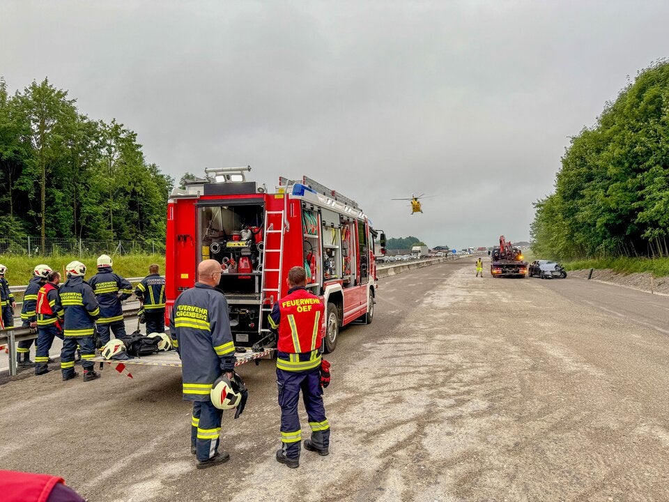 Geisterfahrerin rammt Auto auf der A1 - erste Bilder