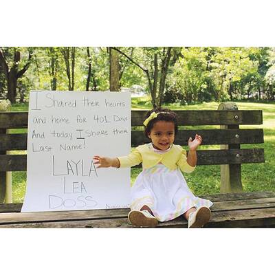 So süß feiern Kinder ihre Adoption 