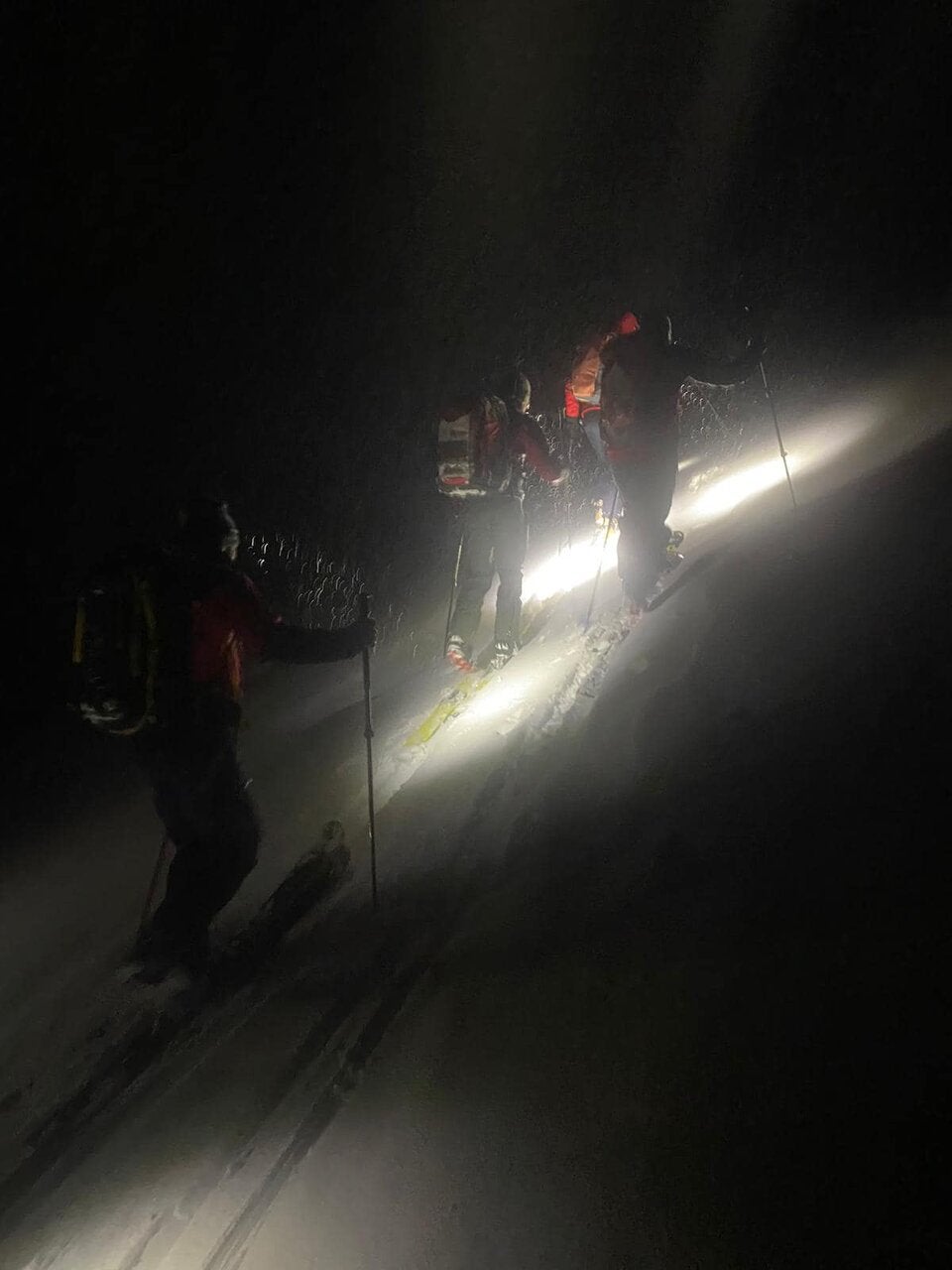 Spektakulärer Einsatz für Tiroler Bergretter in Silvesternacht