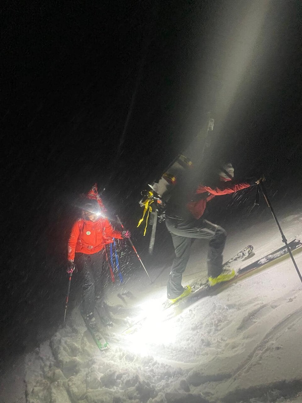 Spektakulärer Einsatz für Tiroler Bergretter in Silvesternacht