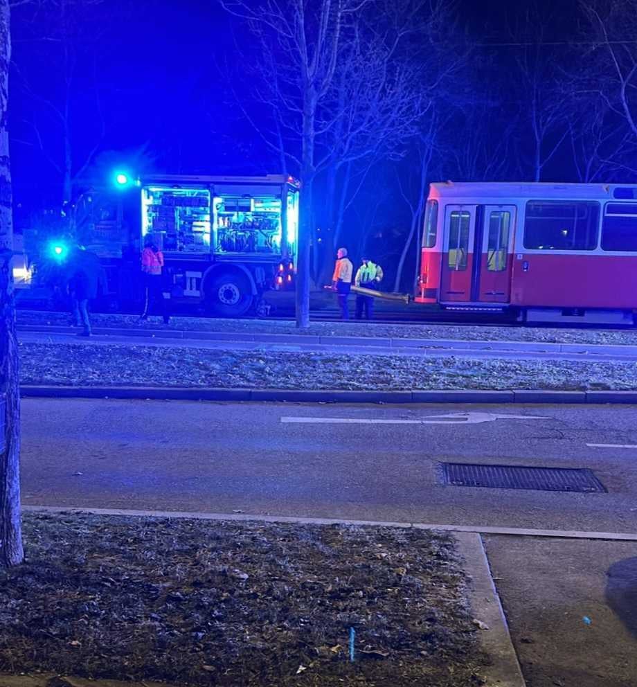 Unfall in Wien: Lkw rammt Bim