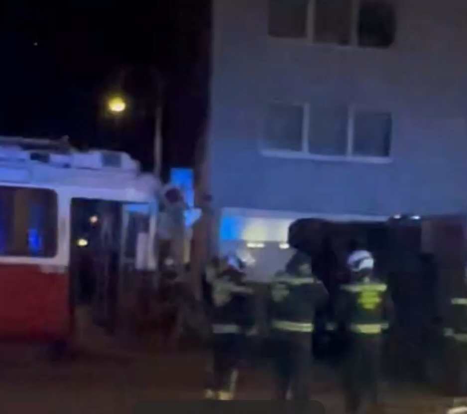 Unfall in Wien: Lkw rammt Bim