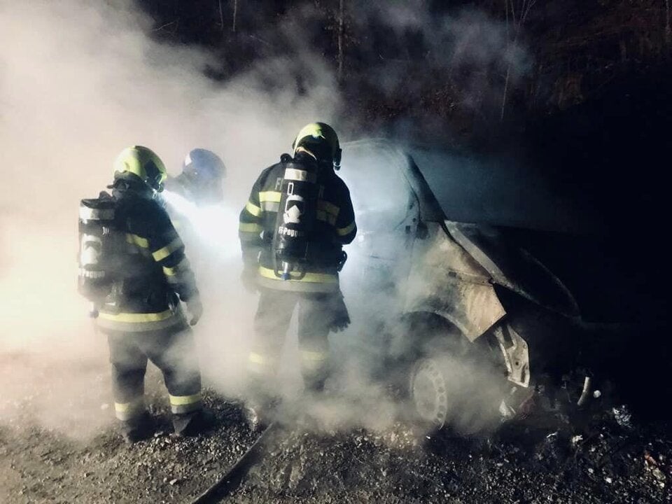 Auto von Alkolenker brannte aus