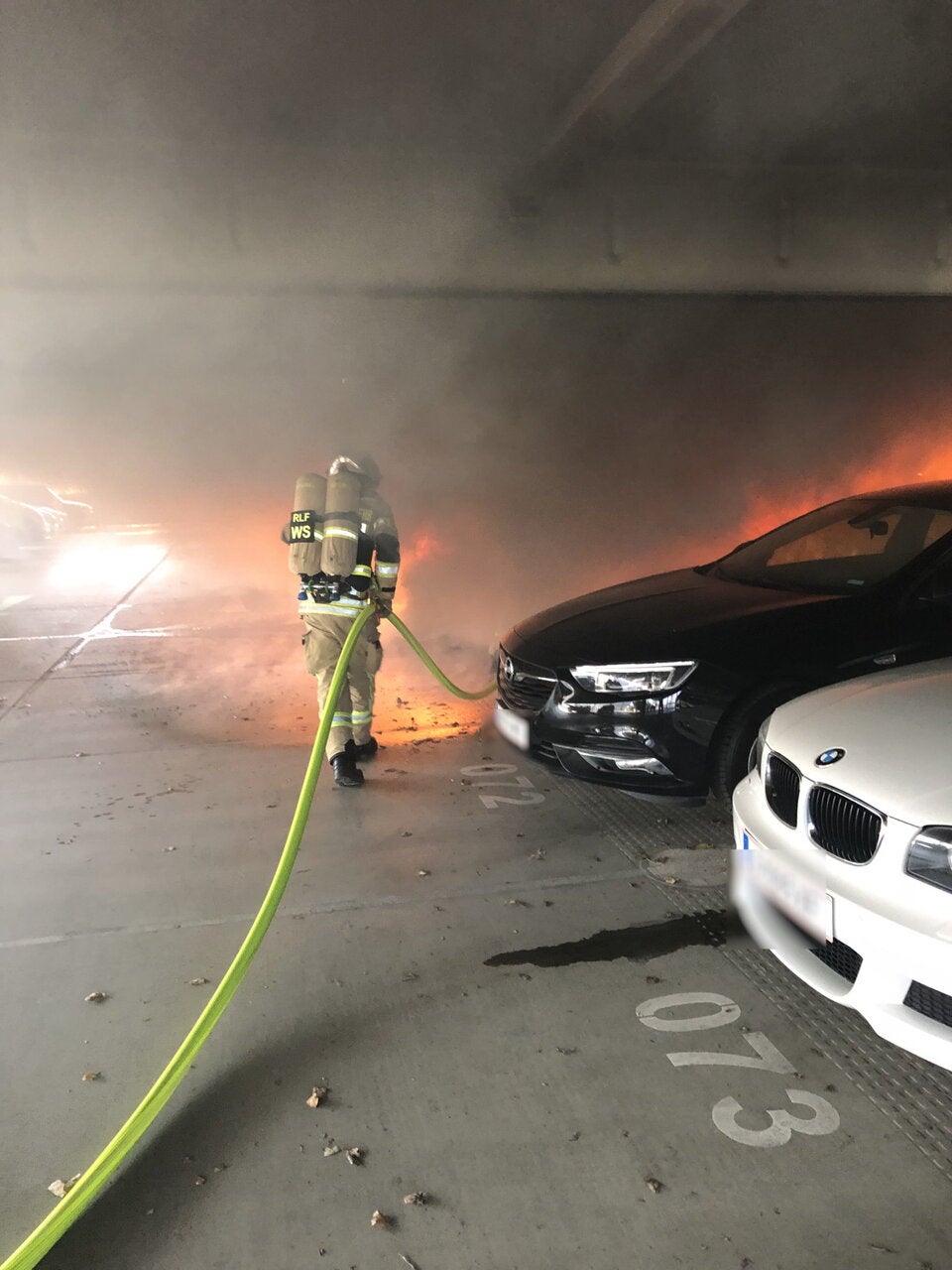 7 Autos brannten in Garage
