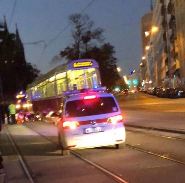 Unfall-Drama in Wien: Mann gerät zwischen Bim-Waggons