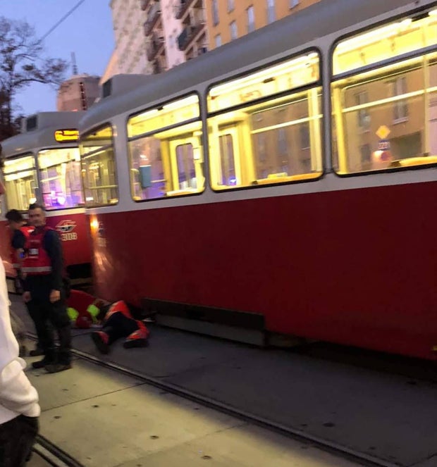 Unfall-Drama in Wien: Mann gerät zwischen Bim-Waggons