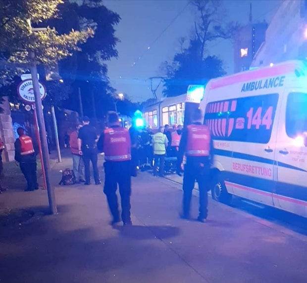 Unfall-Drama in Wien: Mann gerät zwischen Bim-Waggons