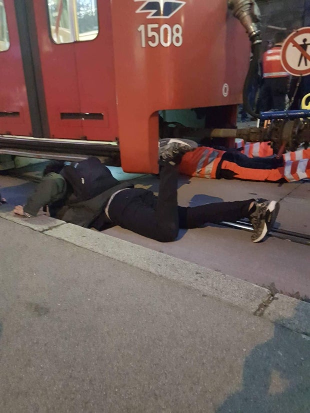 Unfall-Drama in Wien: Mann gerät zwischen Bim-Waggons