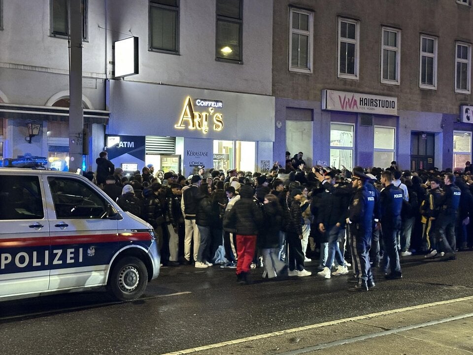 Riesen-Ansturm auf Wiener Friseur wegen Rapper