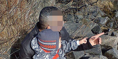 Bub (2)  sah, wie  Papa auf  Mama einstach