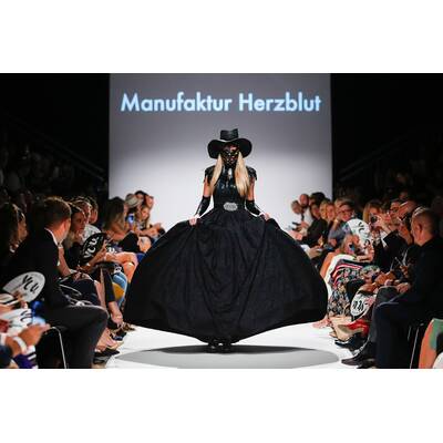 MQ VIENNA FASHION WEEK 18 - Opening