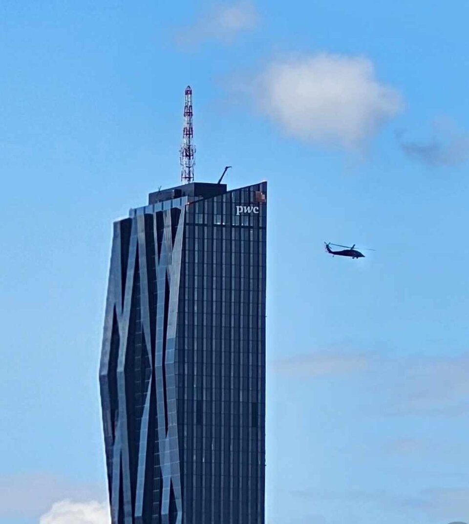 Black-Hawk-Hubschrauber über Wien
