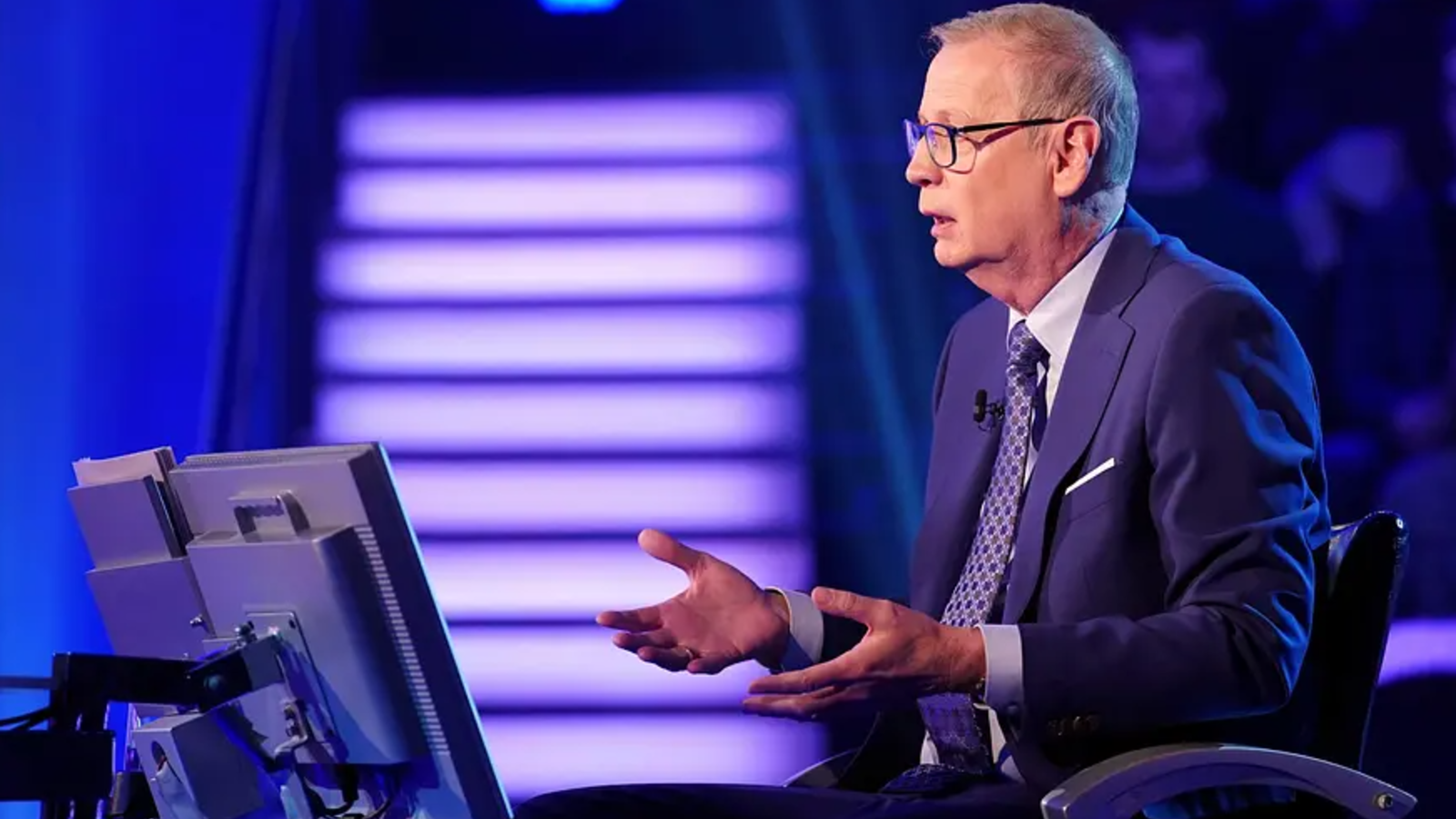 Αδέξιος! Ο καθηγητής Γερμανικών αποτυγχάνει λόγω μιας απλής λογοτεχνικής ερώτησης