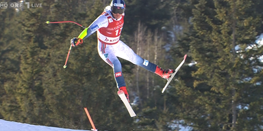 Horrorsturz verhindert: Ski-Star springt &uuml;ber ein Tor