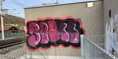 Massive Schäden in Purkersdorf: Polizei sucht Graffiti-Sprayer
