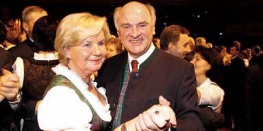 Pröll feiert 39. Hochzeitstag am Ball