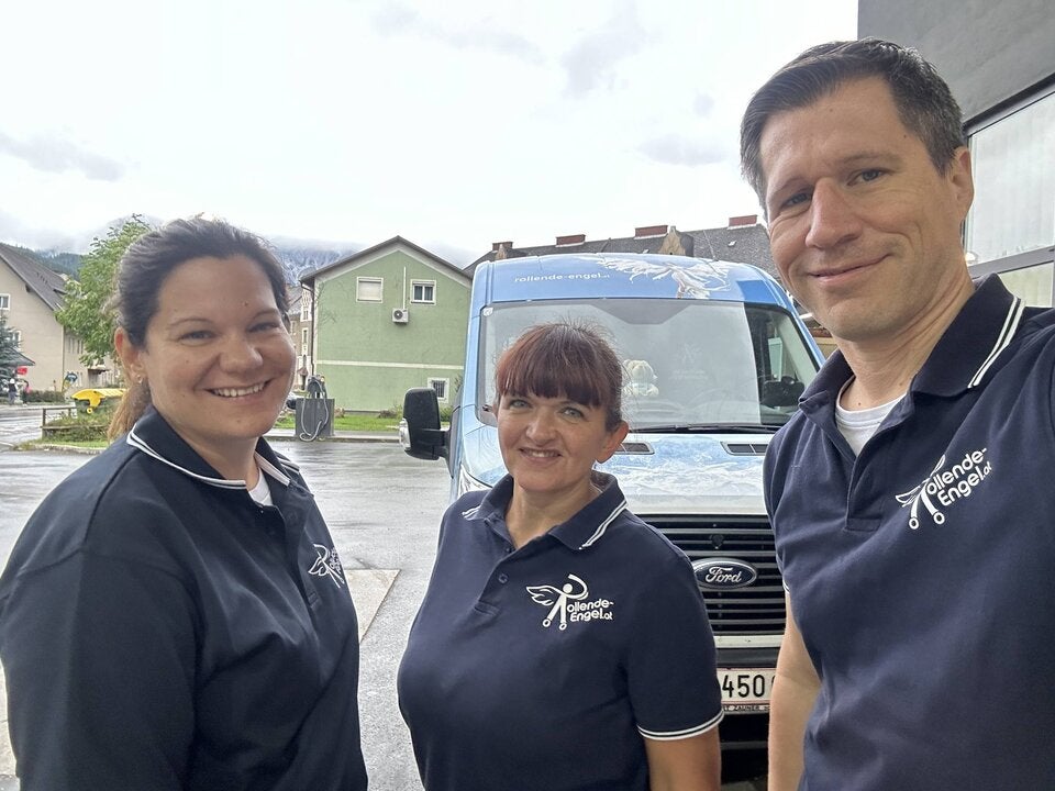 Doris (links), Sonja (mitte) & Florian (rechts) machten sich früh auf den Weg in die Steiermark und erfüllten ehrenamtlich und unentgeltlich den letzten Wunsch von 