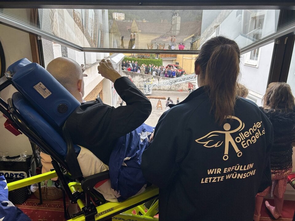 Trotz schwerer Krankheit: So feierte Opa 