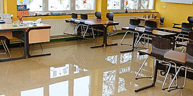 Sch&uuml;ler  fluteten ihr  Gymnasium