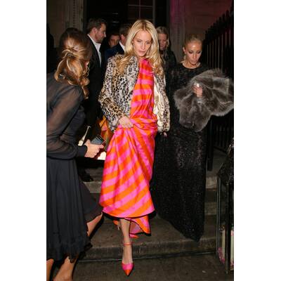 Flop: Poppy geht im Sack-Kleid komplett unter