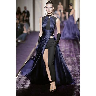 Atelier Versace: J.Lo in Rock & Kleid zugleich