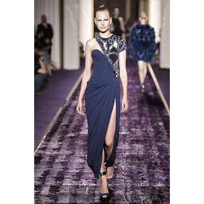 Atelier Versace: J.Lo in Rock & Kleid zugleich