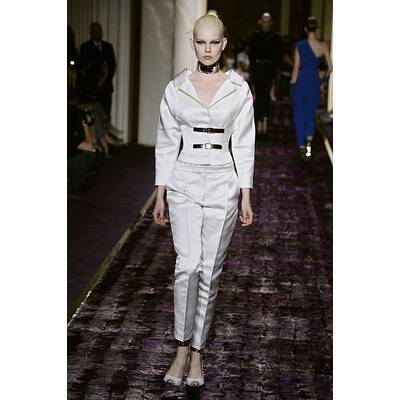 Atelier Versace: J.Lo in Rock & Kleid zugleich