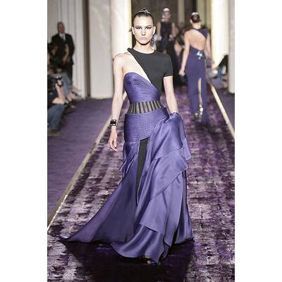 Atelier Versace: J.Lo in Rock & Kleid zugleich