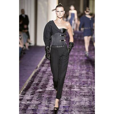 Atelier Versace: J.Lo in Rock & Kleid zugleich