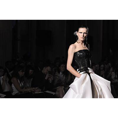 Atelier Versace: J.Lo in Rock & Kleid zugleich