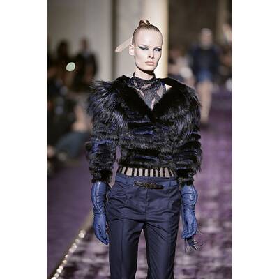 Atelier Versace: J.Lo in Rock & Kleid zugleich