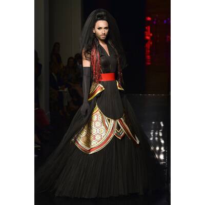 Conchita Wurst läuft für J.P. Gaultier
