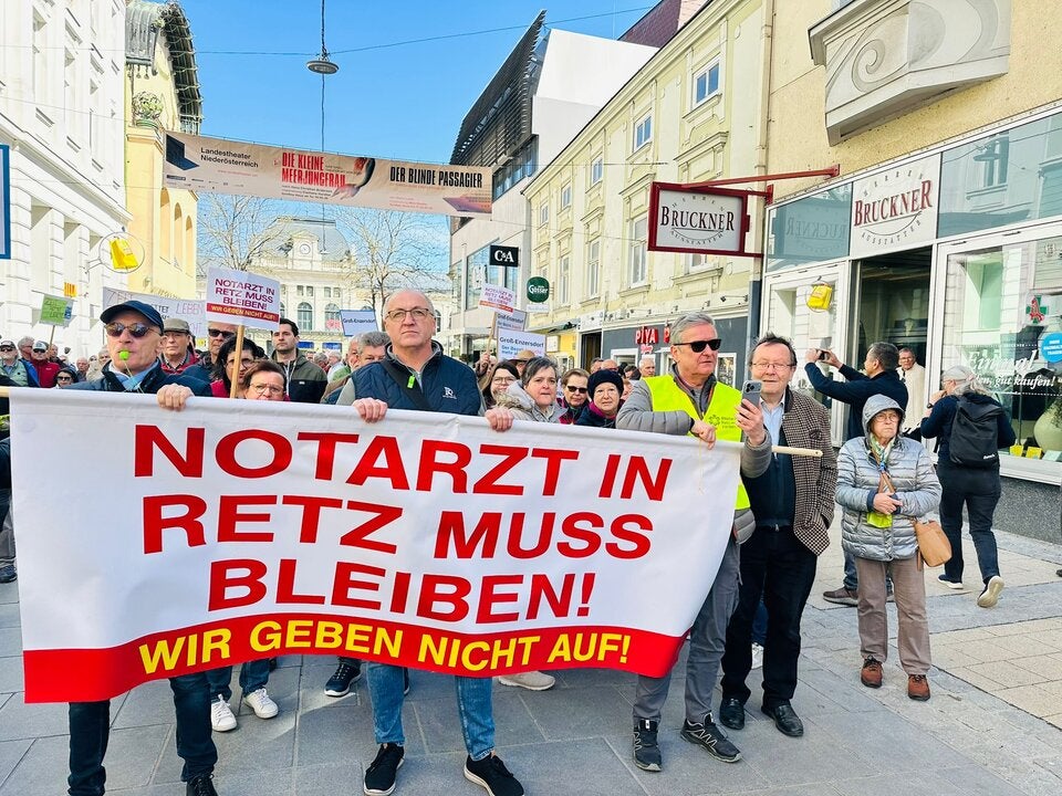 WUT vor dem Landhaus: Bürger begehren Änderung des Gesundheitsplans2040+